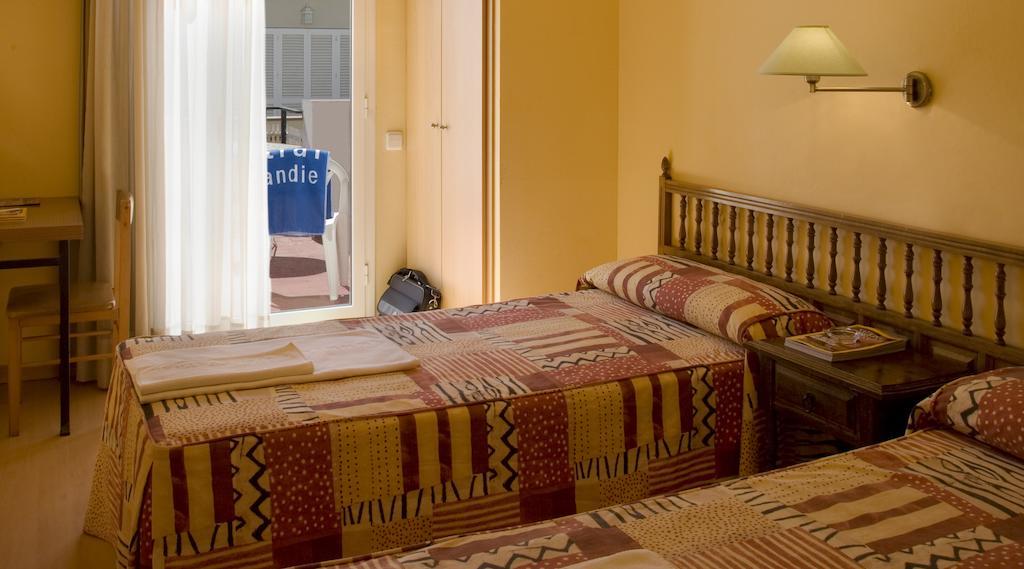 Hotel Central Normandie Σίτζες Δωμάτιο φωτογραφία