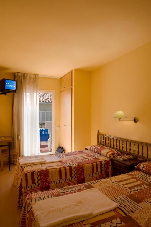 Hotel Central Normandie Σίτζες Δωμάτιο φωτογραφία